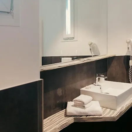 Otel Lux